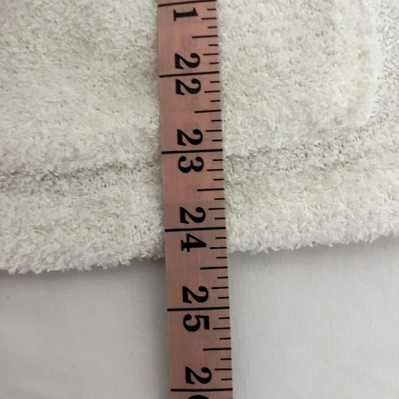 HUE Women’s Cream Color Medium Sherpa Style Sweater with Front Pocket Warm,Cozy - Picture 8 of 8